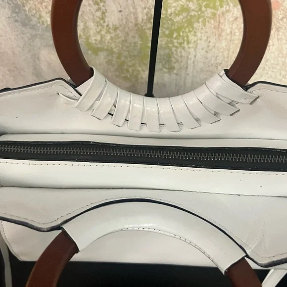 Patricia Nash White Floral Embroidered Handbag - Picture 3 of 12